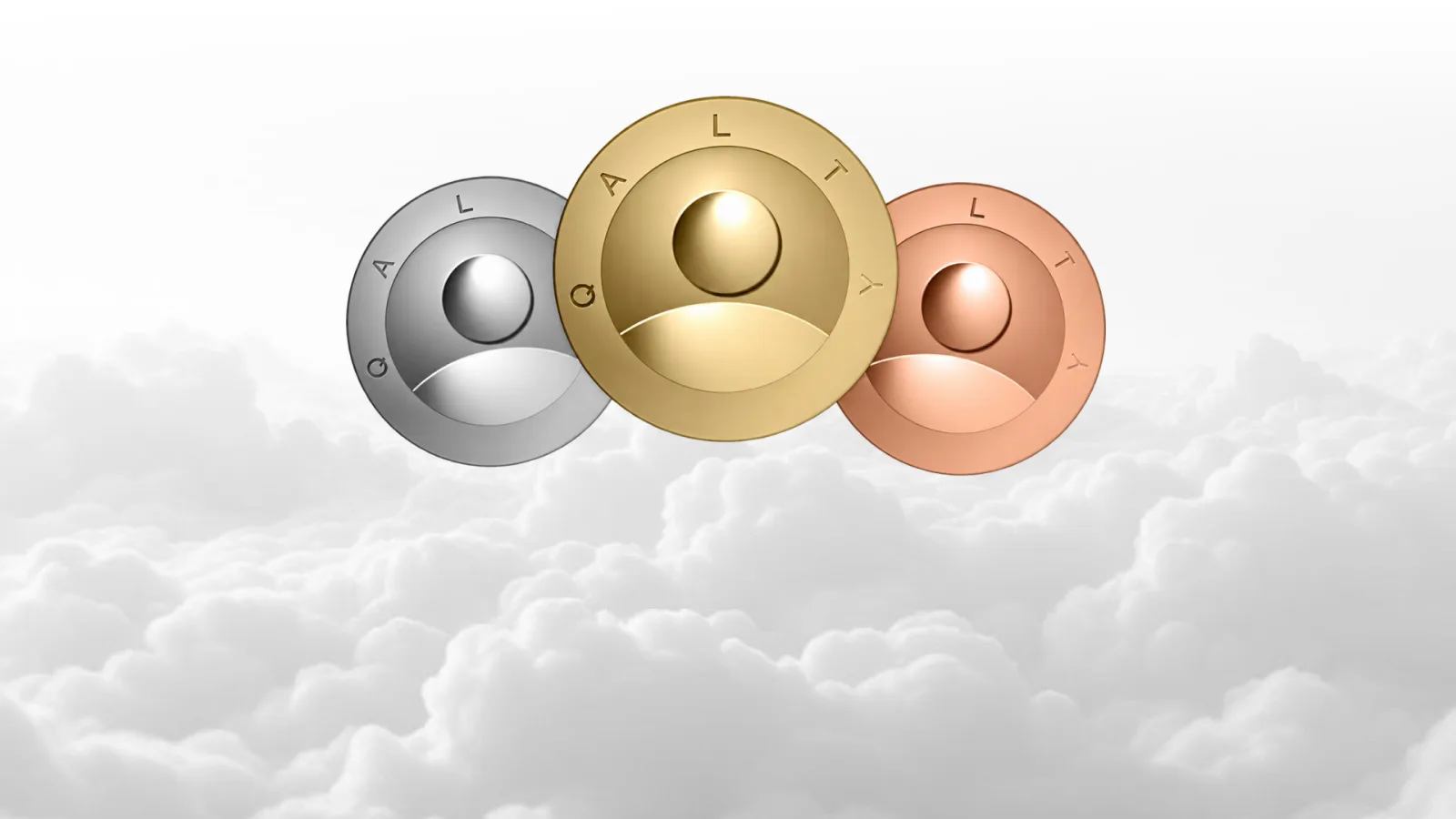 Tres avatares de moneda de Qalta, de plata, oro y bronce, flotando sobre las nubes.
